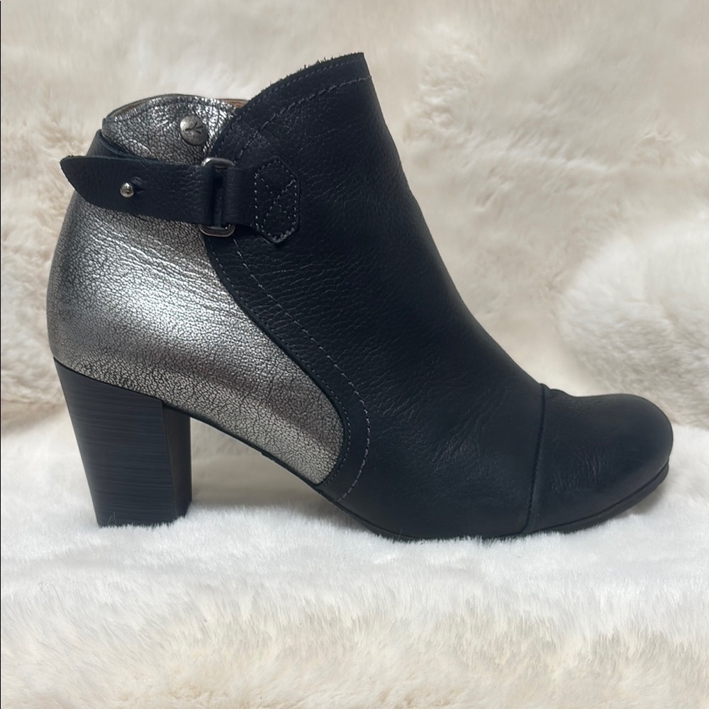 Wanda Panda Black and Silver Ankle Boots with Block Heel